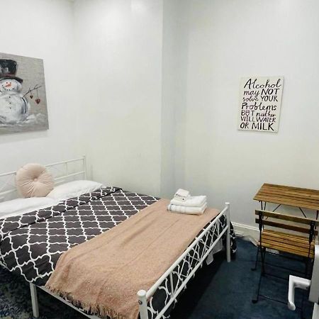 Oui On Ludlow - Entire House And Private Rooms In University City 필라델피아 외부 사진
